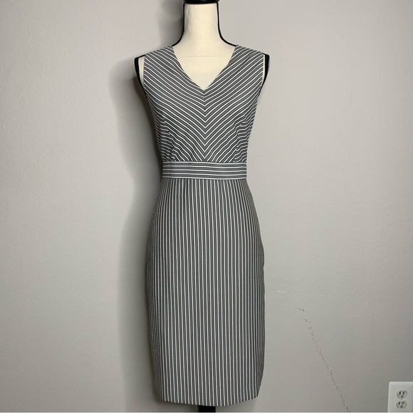 Evan Picone Two Piece Dress & Blazer Suit Set - Picture 2 of 12